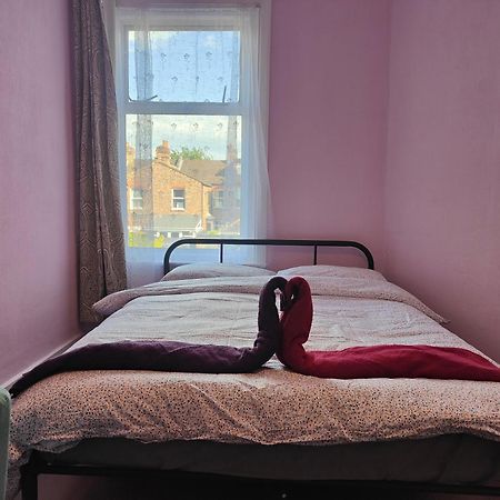 Отель Charming Double Bed Retreat Лондон Экстерьер фото