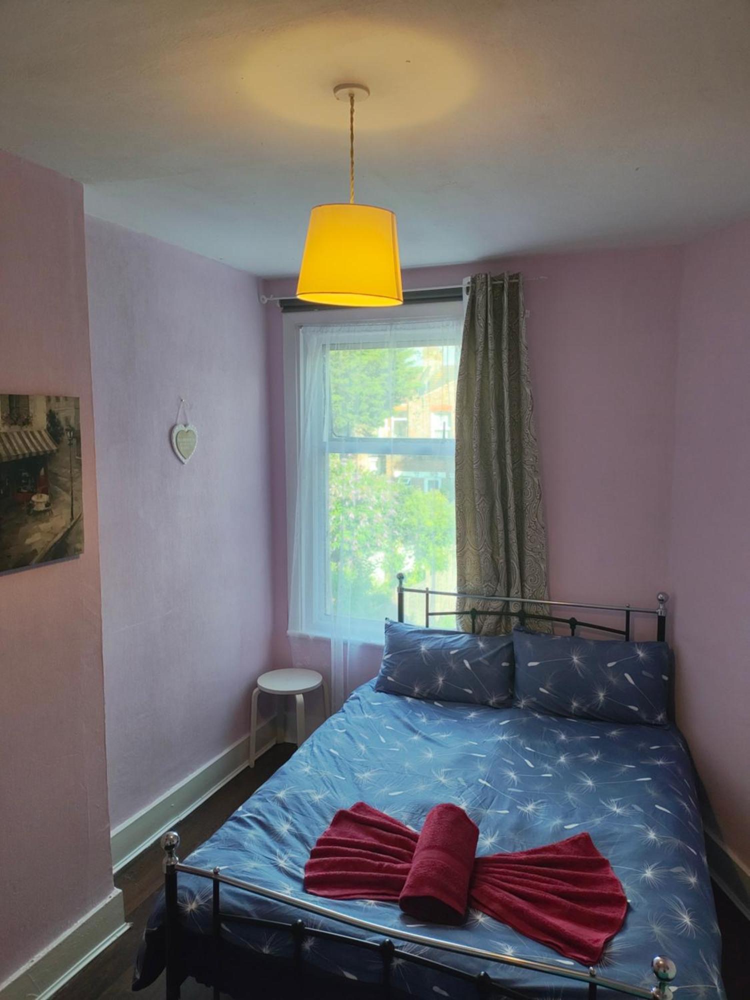 Отель Charming Double Bed Retreat Лондон Экстерьер фото
