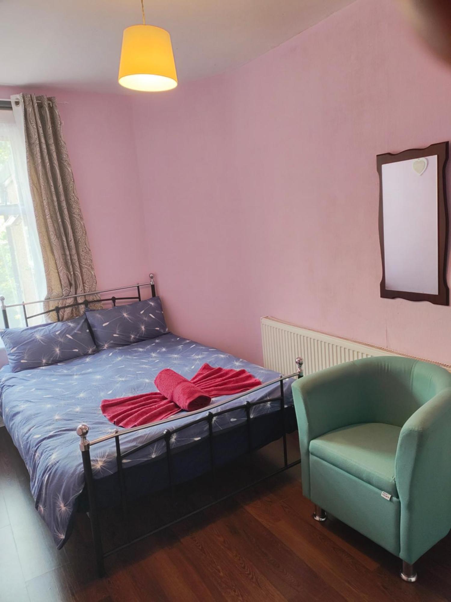 Отель Charming Double Bed Retreat Лондон Экстерьер фото