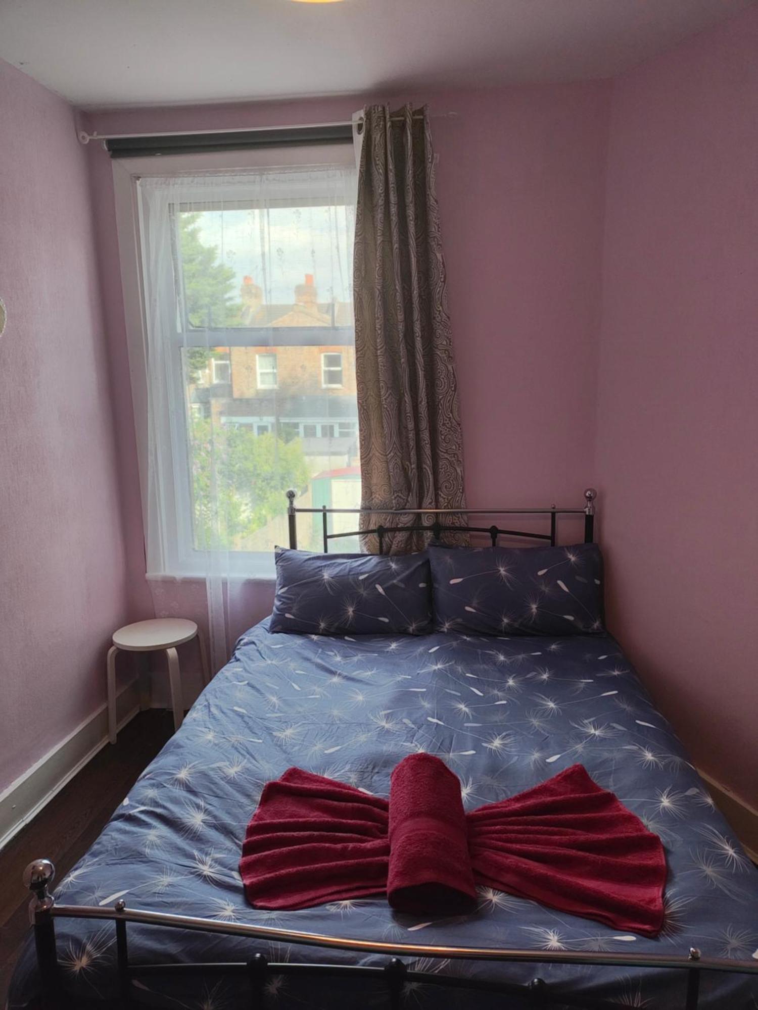 Отель Charming Double Bed Retreat Лондон Экстерьер фото