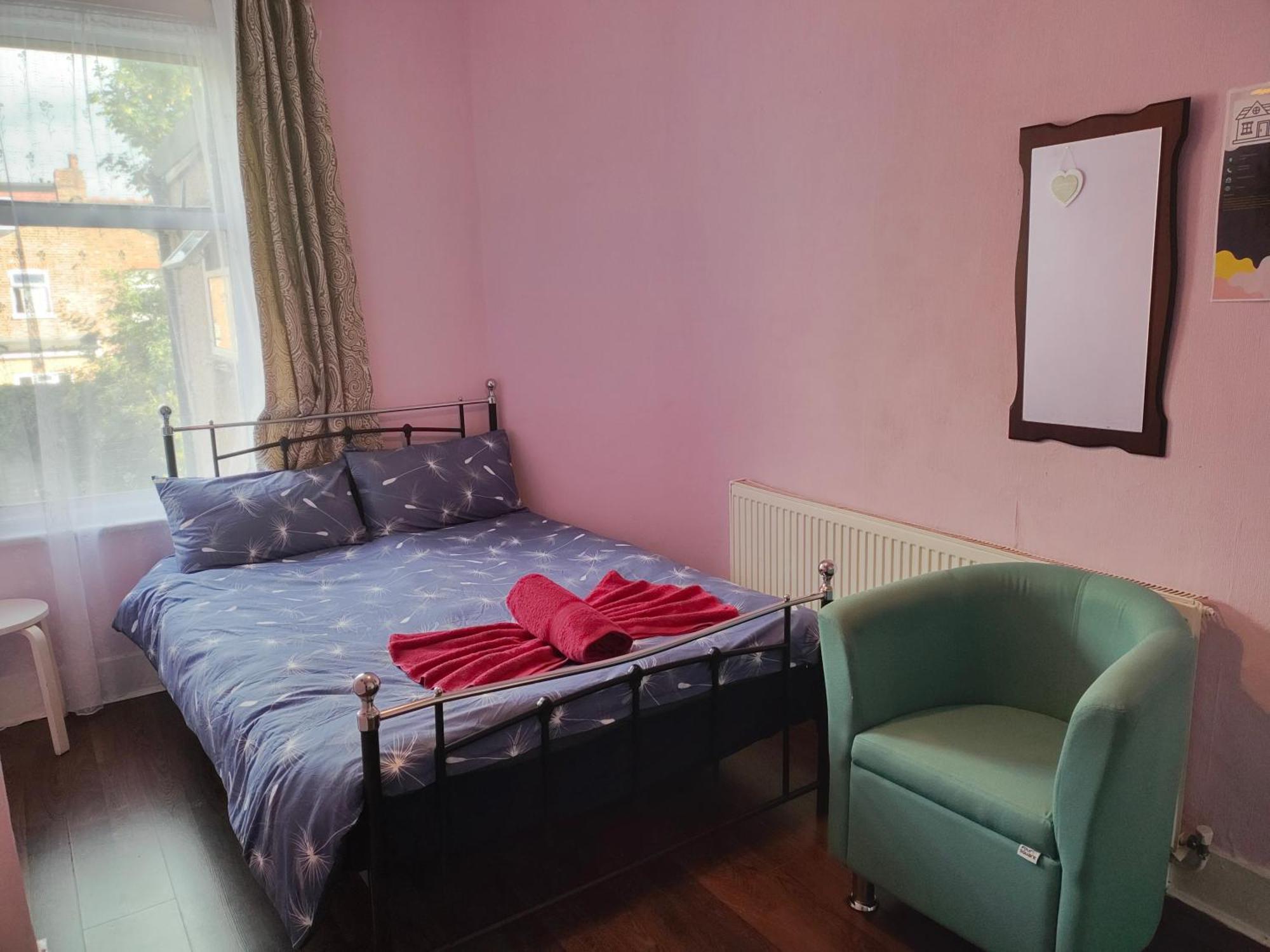 Отель Charming Double Bed Retreat Лондон Экстерьер фото